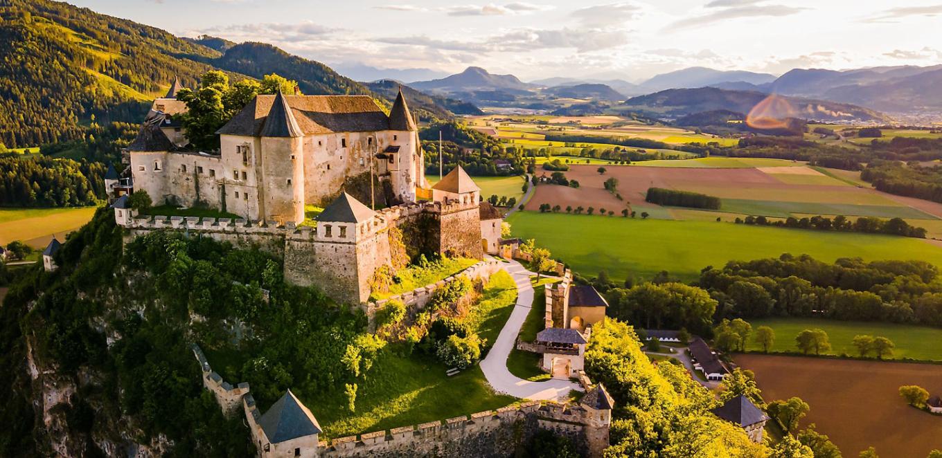 Hochosterwitz im Sommer | © Michael Stabentheiner Hochosterwitz von oben im Sommer