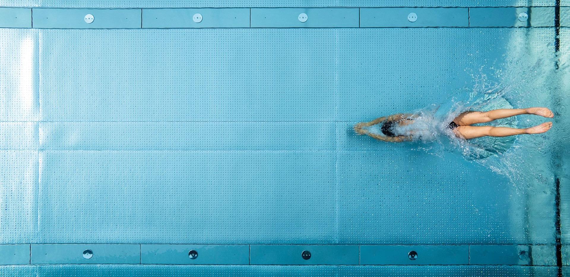 1001 BLAU Im Pool. Im Spa. Im See