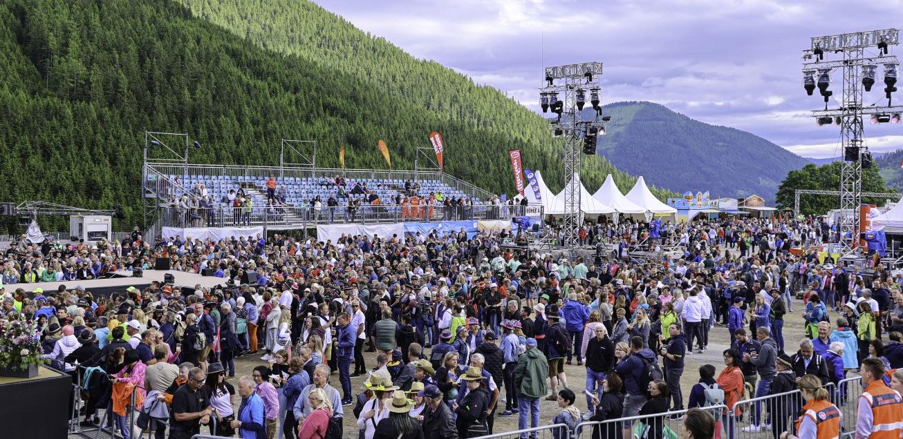 Musi Open Air Besucher  Menge bei Tageslicht Musi Open Air Besucher