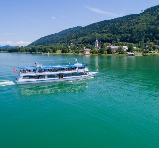 Seefahrt Ossiacher See Michael-Stabentheiner | © Michael Stabentheiner Schiff fährt über türkises Wasser des Ossiacher Sees