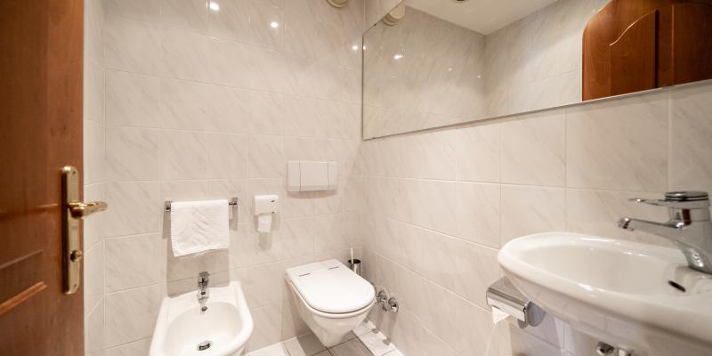 JS Edelholz Kirsche_WC_print_Kirchheimerhof_Sommer24_by_Gert_Perauer JS Edelholz Kirsche_WC_print_Kirchheimerhof_Sommer24_by_Gert_Perauer