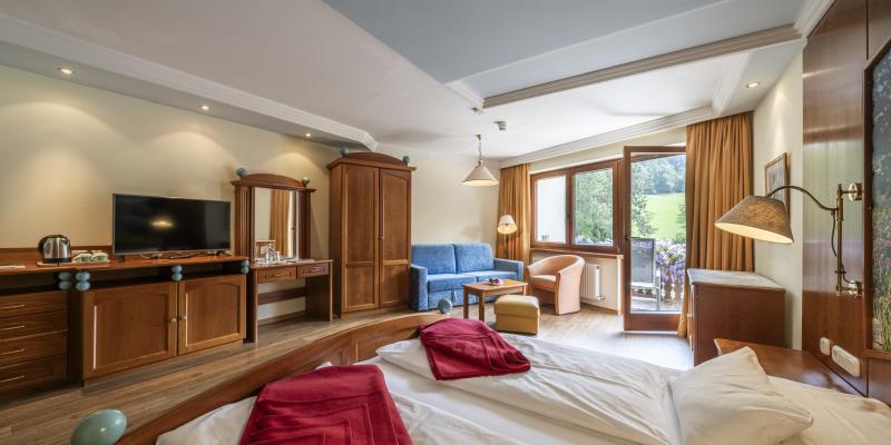 JS Edelholz Kirsche 1_print_Kirchheimerhof_Sommer24_by_Gert_Perauer JS Edelholz Kirsche 1_print_Kirchheimerhof_Sommer24_by_Gert_Perauer