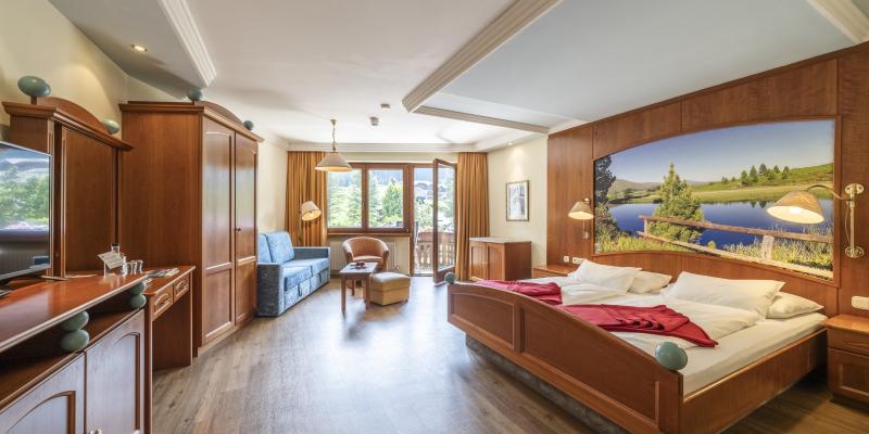 JS Edelholz Kirsche 2_print_Kirchheimerhof_Sommer24_by_Gert_Perauer JS Edelholz Kirsche 2_print_Kirchheimerhof_Sommer24_by_Gert_Perauer